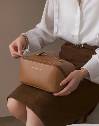 Voyan Arc Vanity Case